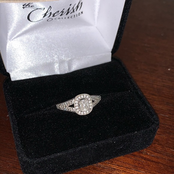 Diamond Engagement Ring - Picture 1 of 8